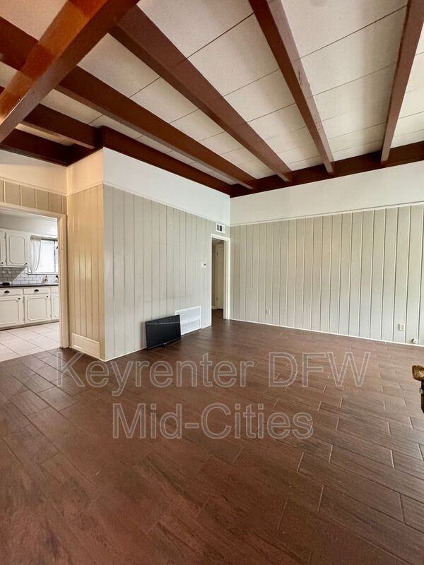 3104 Medina Ave - Photo 2 of 24