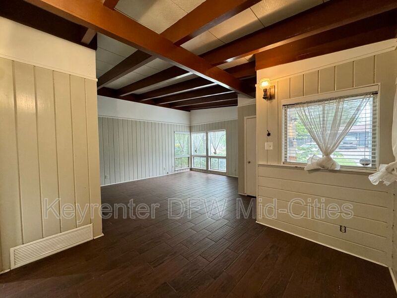 3104 Medina Ave - Photo 3 of 24