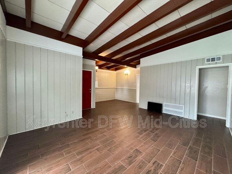 3104 Medina Ave - Photo 5 of 24