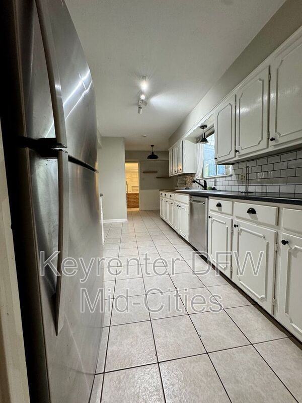 3104 Medina Ave - Photo 7 of 24
