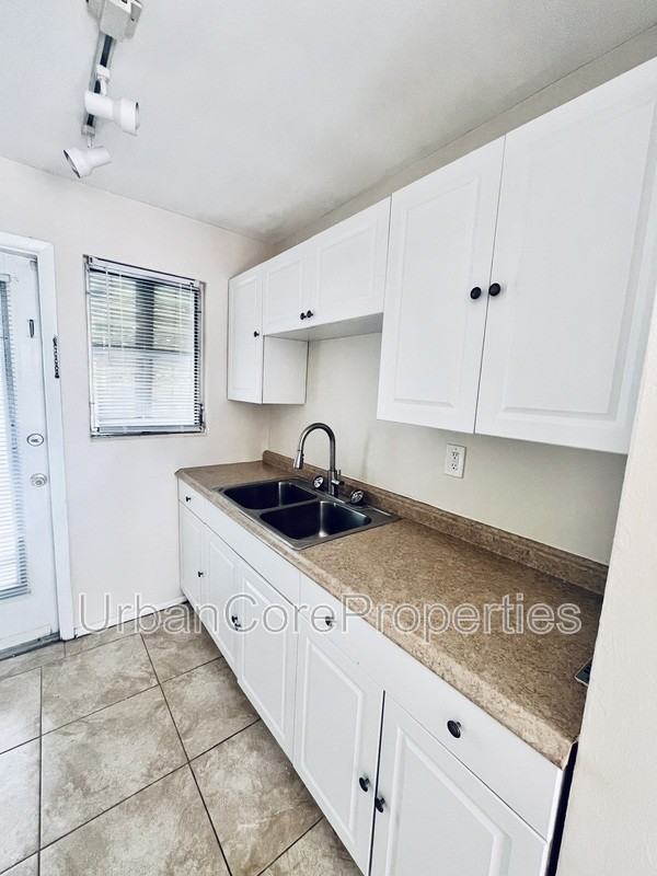 311 24th Ave N #C - Photo 4 of 9