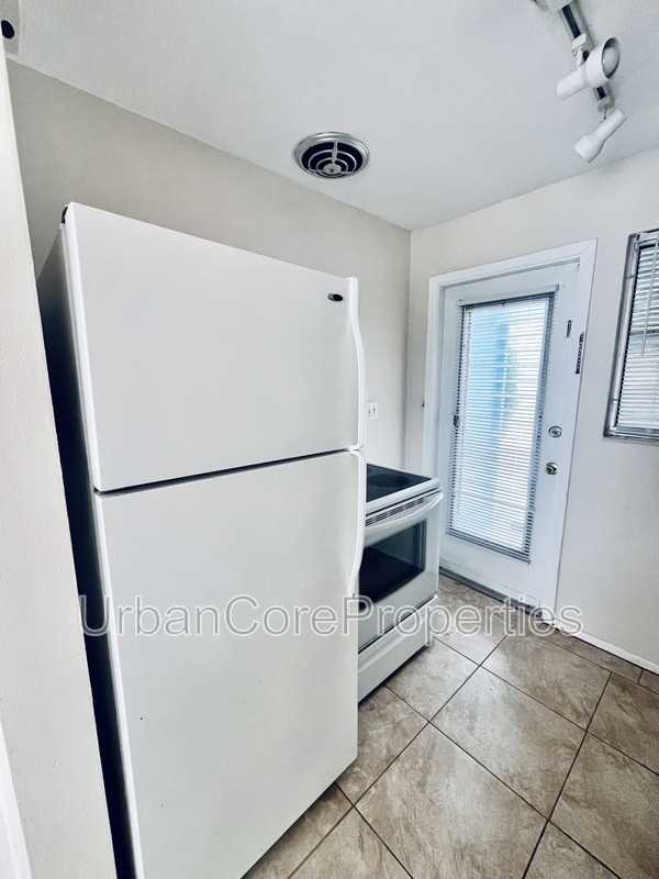 311 24th Ave N #C - Photo 5 of 9