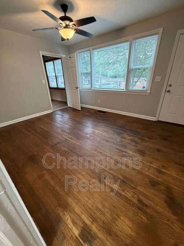 403 46th St - Photo 3 of 13