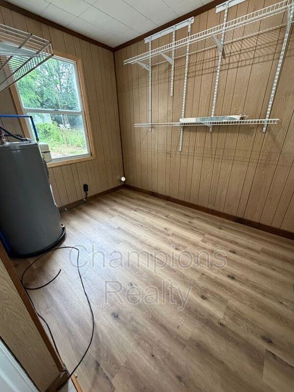 403 46th St - Photo 4 of 13