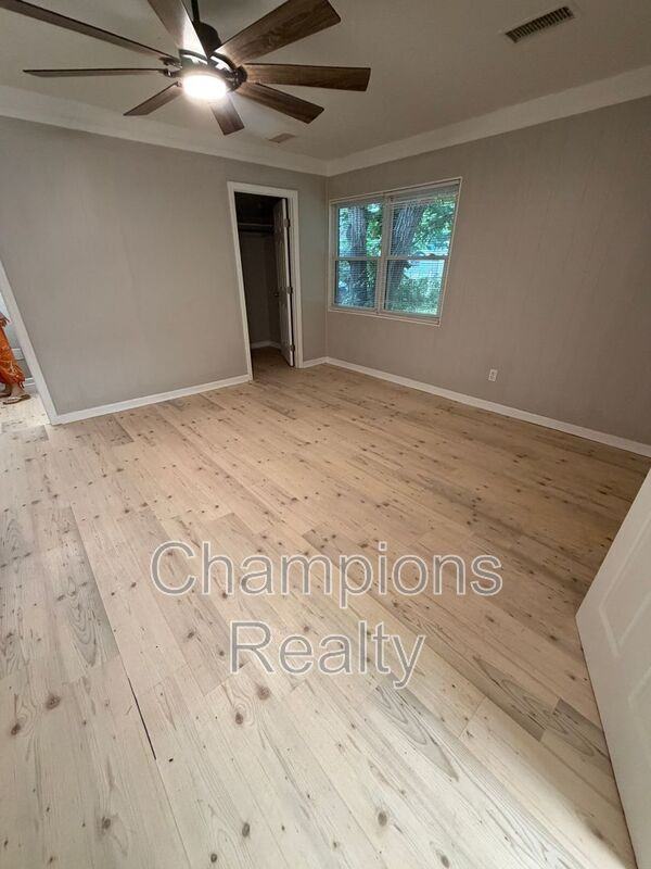 403 46th St - Photo 6 of 13