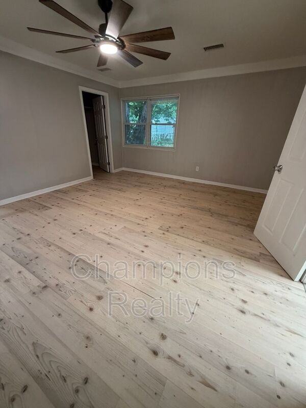 403 46th St - Photo 7 of 13