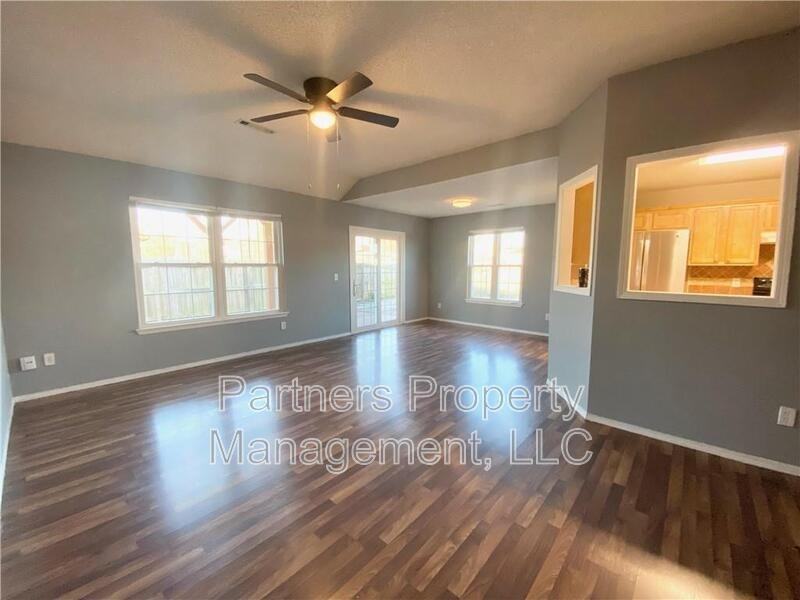 2830 Riverside St - Photo 2 of 15
