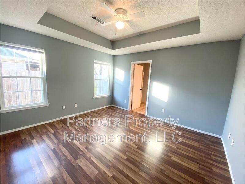 2830 Riverside St - Photo 5 of 15