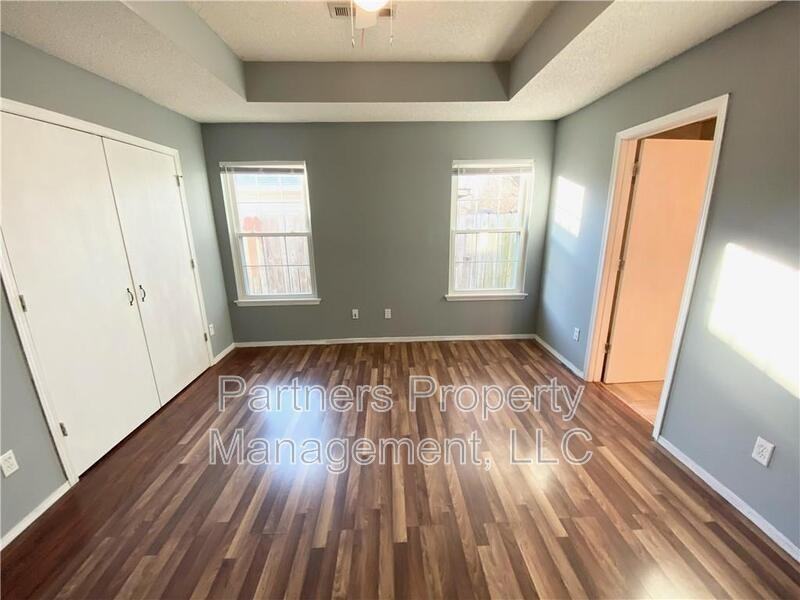 2830 Riverside St - Photo 6 of 15