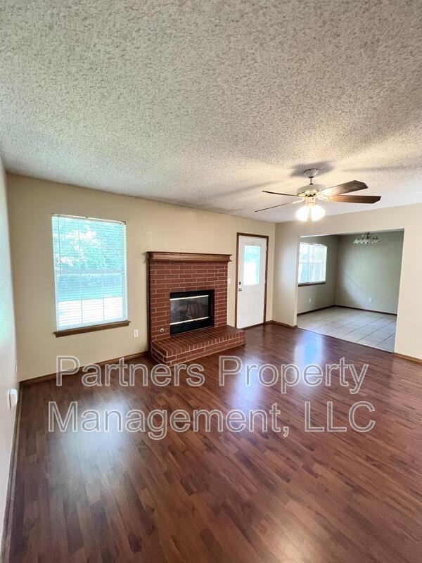 3089 W Mica St - Photo 2 of 16