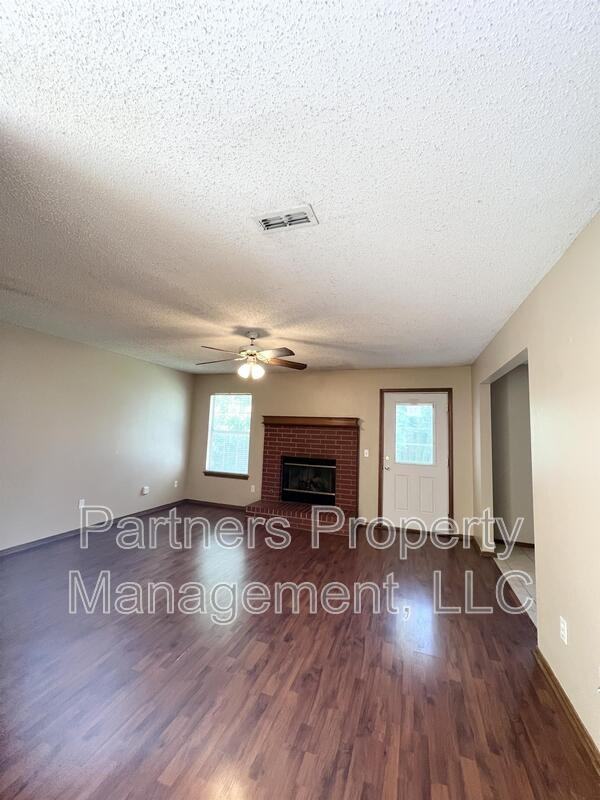 3089 W Mica St - Photo 3 of 16