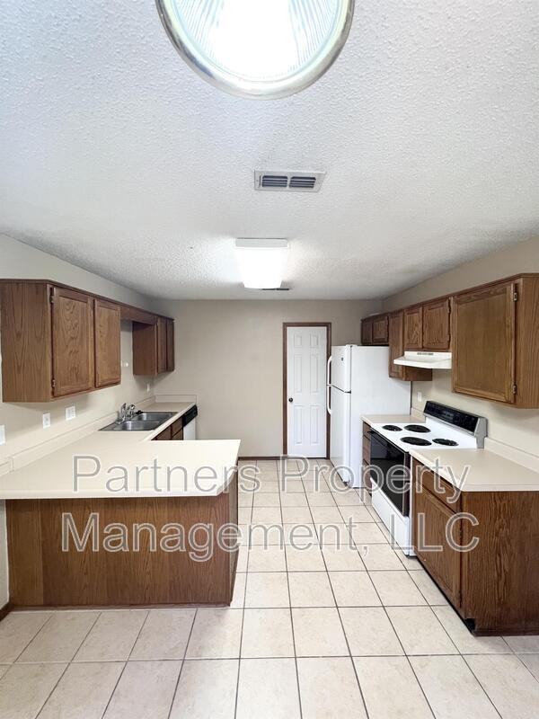 3089 W Mica St - Photo 4 of 16