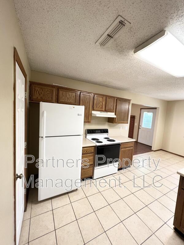 3089 W Mica St - Photo 5 of 16