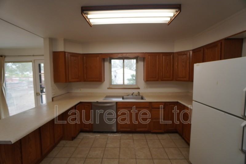 2260 Jamaica St - Photo 6 of 21