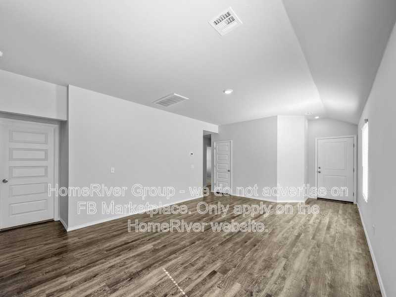 1211 Clydesdale Dr - Photo 4 of 21
