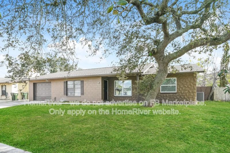 1101 Oakwood Ln - Photo 2 of 29