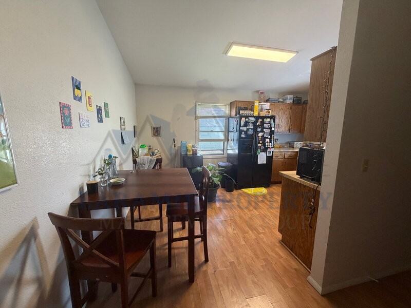 1905 Alsop Ln - Photo 4 of 24