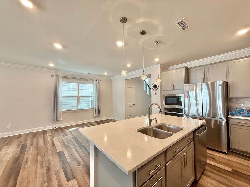 4913 Enlightenment Rd - Photo 5 of 33