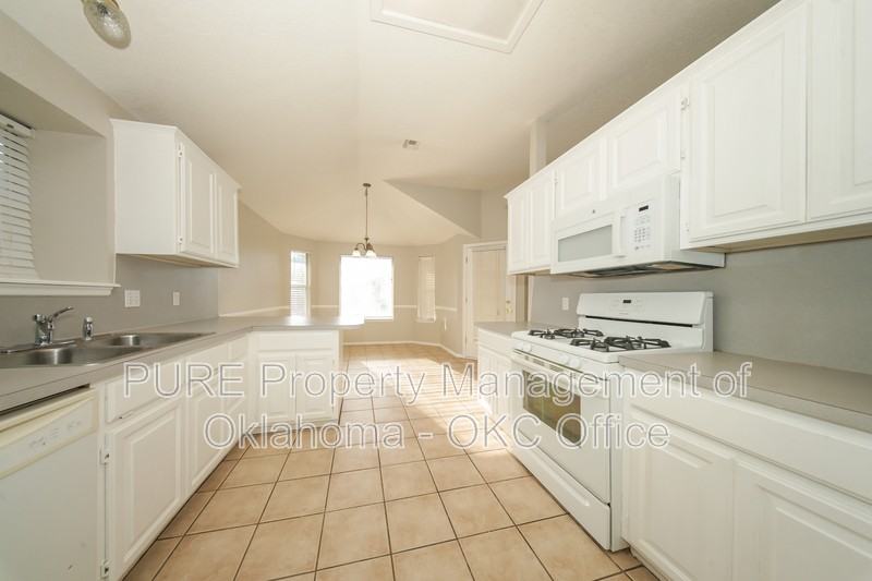 400 Coalbrook Dr - Photo 7 of 20