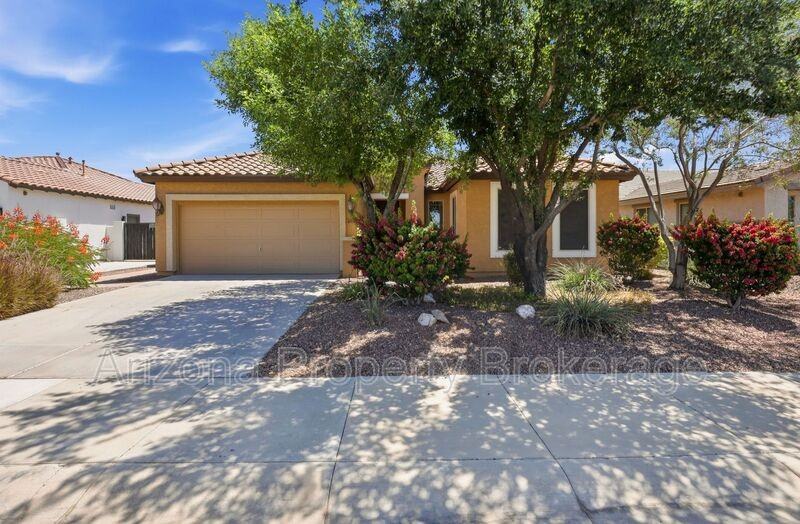 4551 Luna Rd W - Photo 3 of 32