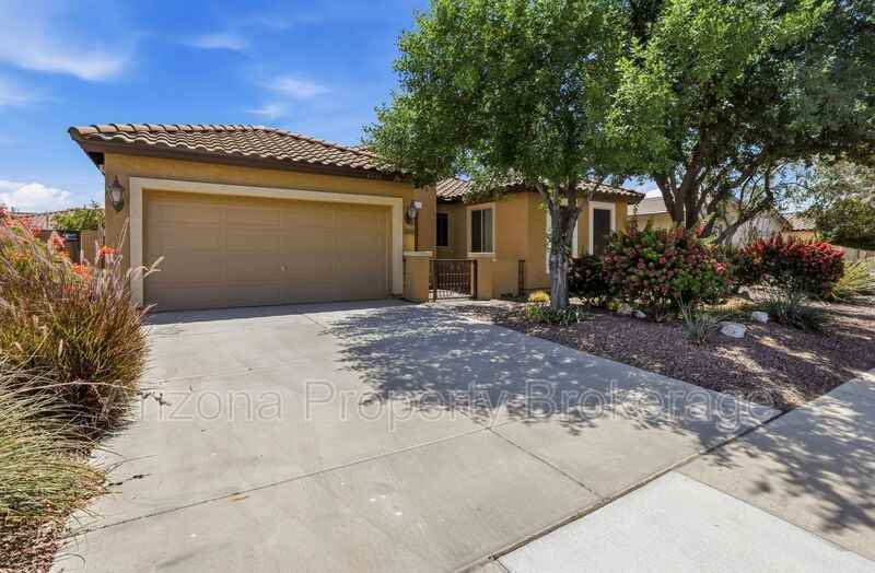 4551 Luna Rd W - Photo 4 of 32