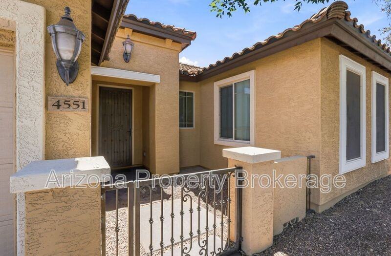 4551 Luna Rd W - Photo 5 of 32
