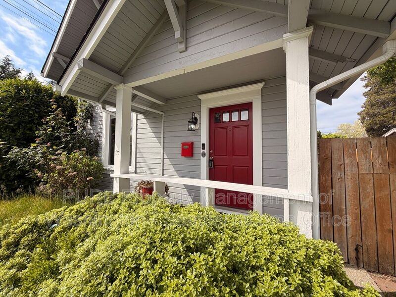 809 S 45th St - Photo 2 of 16