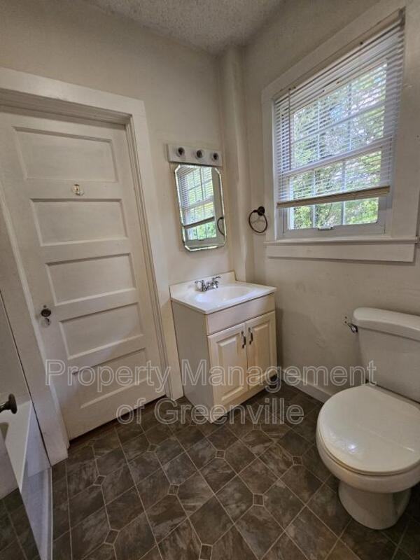 411 Tanner Rd - Photo 3 of 13