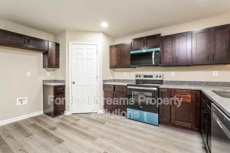 1836 E 4th St - Photo 4 of 18