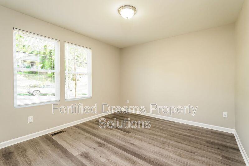 1836 E 4th St - Photo 5 of 18
