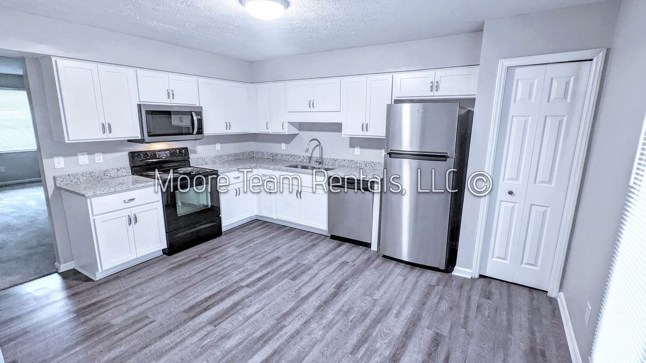 2168 Howard Gap Rd - Photo 5 of 17