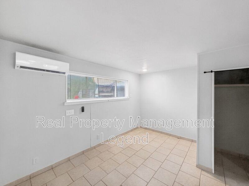 4029 Mather Ct - Photo 3 of 11