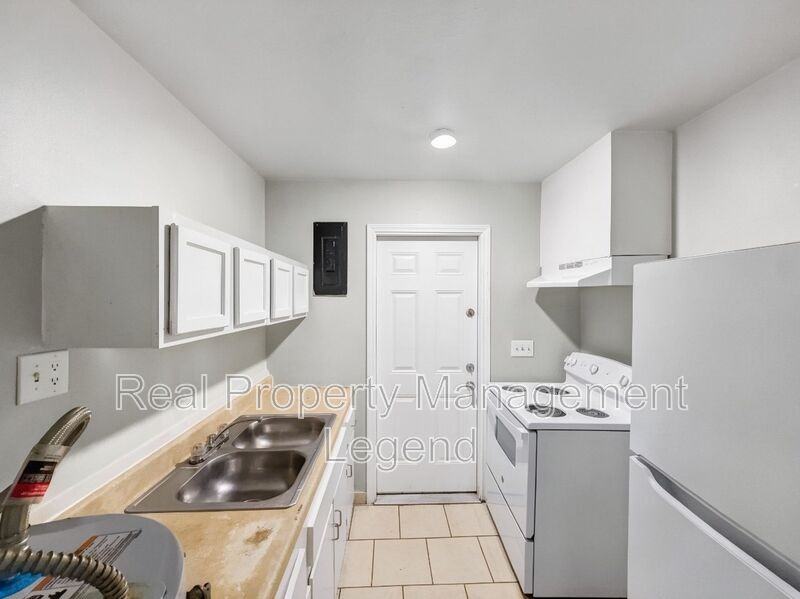 4029 Mather Ct - Photo 4 of 11