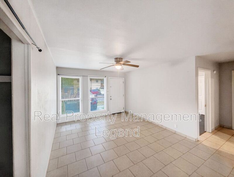 4029 Mather Ct - Photo 5 of 11
