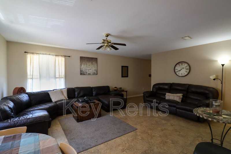 405 E Palmetto Ave - Photo 3 of 9