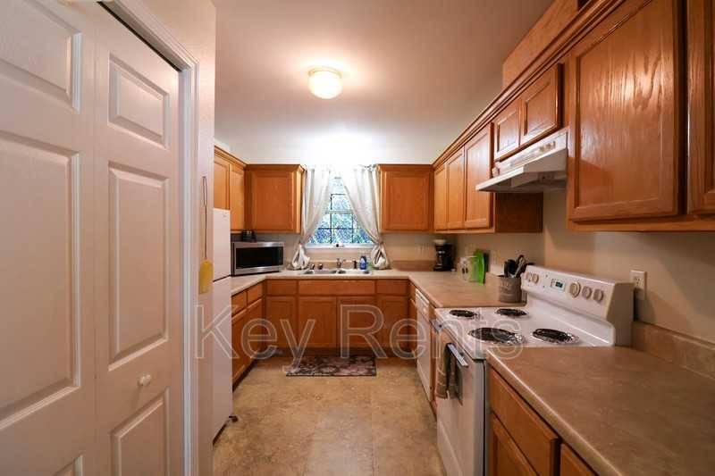 405 E Palmetto Ave - Photo 4 of 9