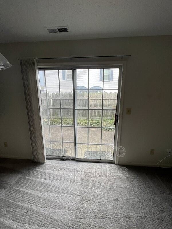 735 Ridge Cir - Photo 3 of 13