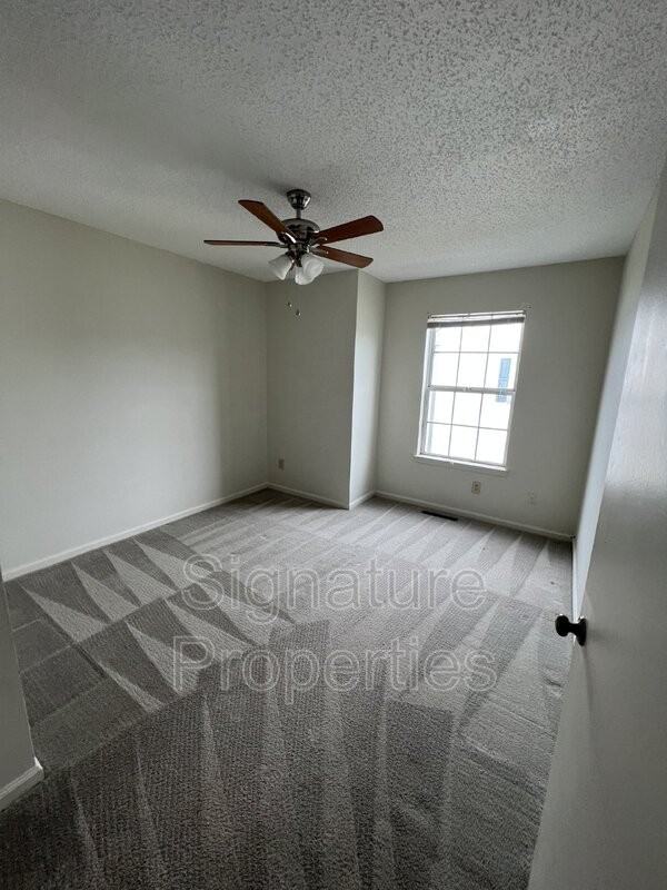 735 Ridge Cir - Photo 4 of 13