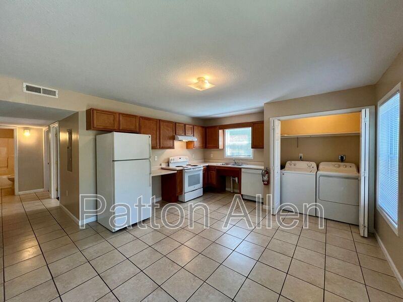8 Zell Ln #A - Photo 7 of 24
