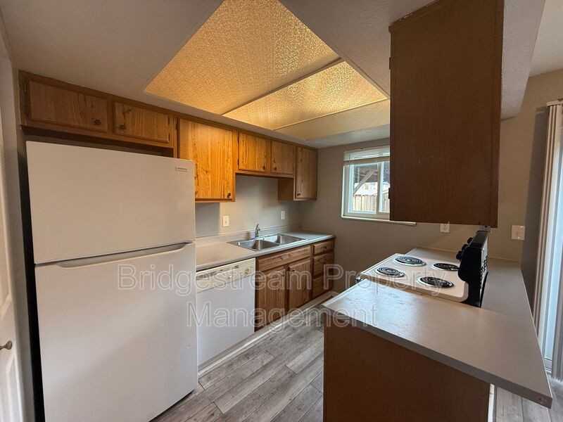 969 Taylorsview Dr - Photo 4 of 9