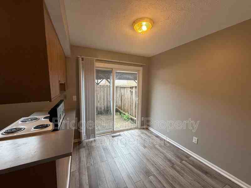 969 Taylorsview Dr - Photo 5 of 9
