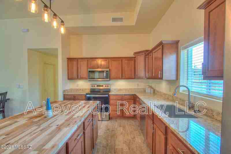 310 W 27th St - Photo 5 of 18