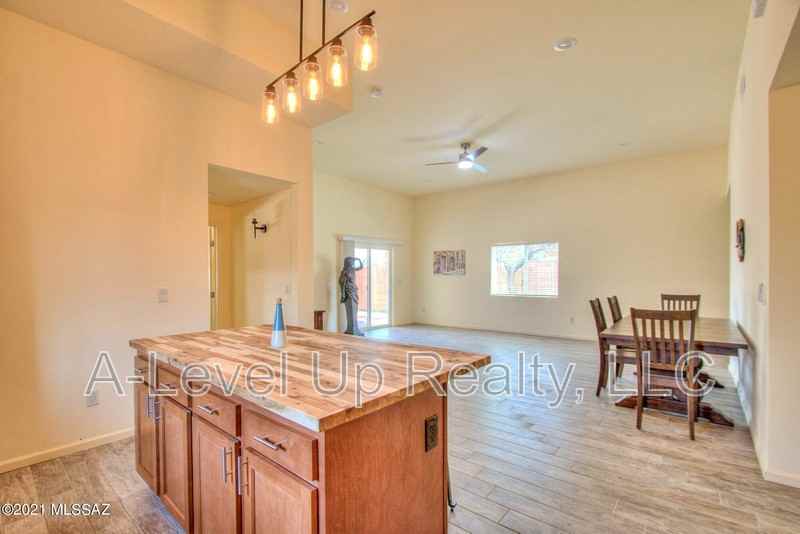 310 W 27th St - Photo 6 of 18