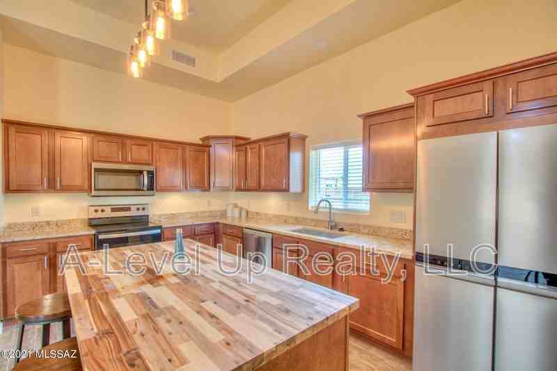 310 W 27th St - Photo 7 of 18