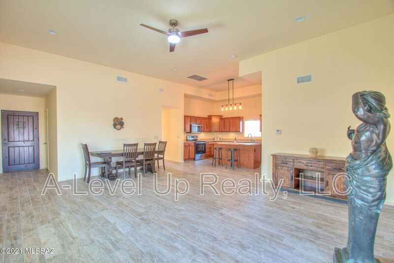 310 W 27th St - Photo 4 of 18
