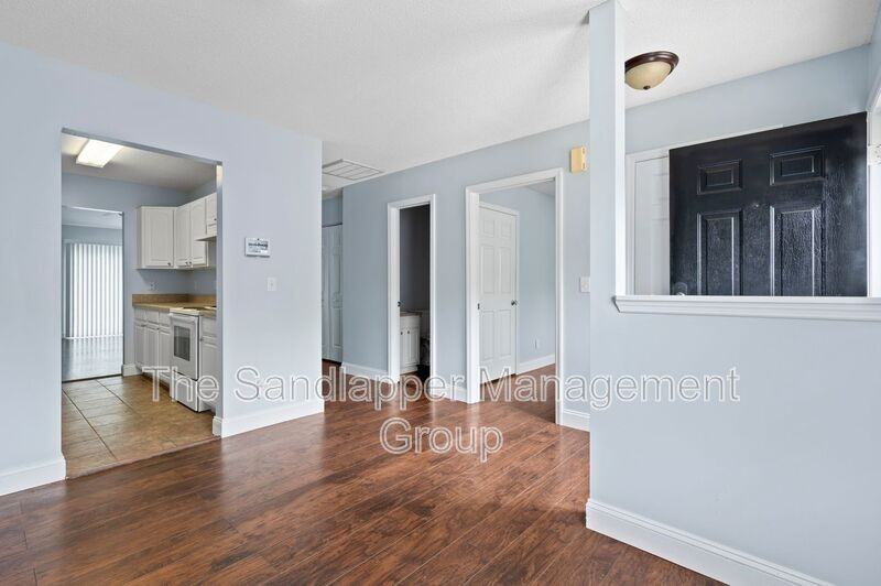 1320 Pinnacle Ln - Photo 3 of 14