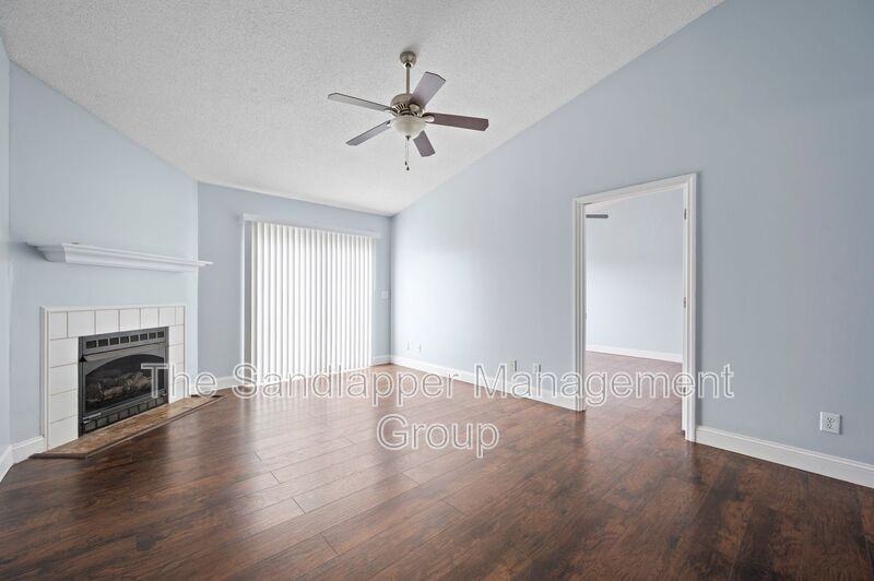 1320 Pinnacle Ln - Photo 4 of 14