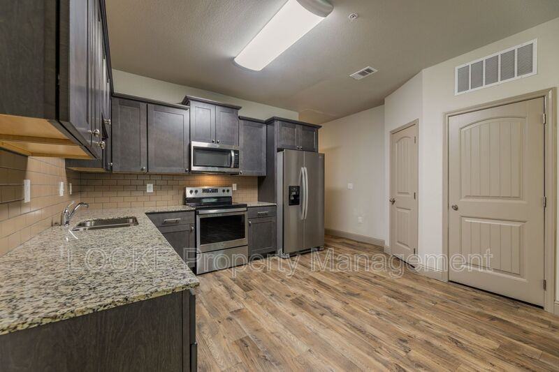 512 E Akard St #400 - Photo 4 of 14
