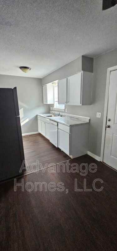 721 N 70th Ter - Photo 4 of 14