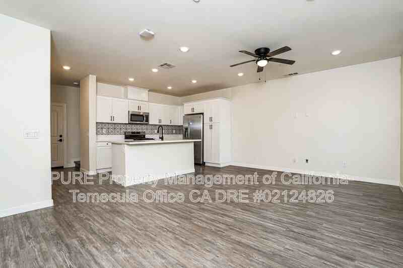 30383 Town Square Dr - Photo 3 of 19